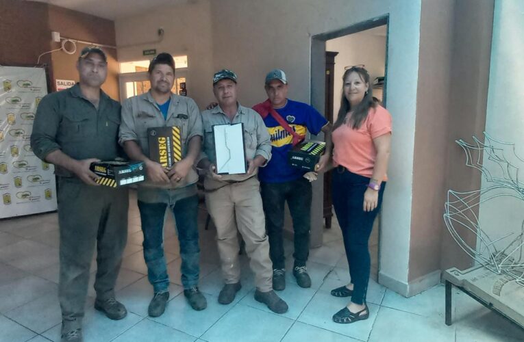 ENTREGA DE CALZADOS DE SEGURIDAD AL PERSONAL MUNICIPAL EN SAN GUSTAVO