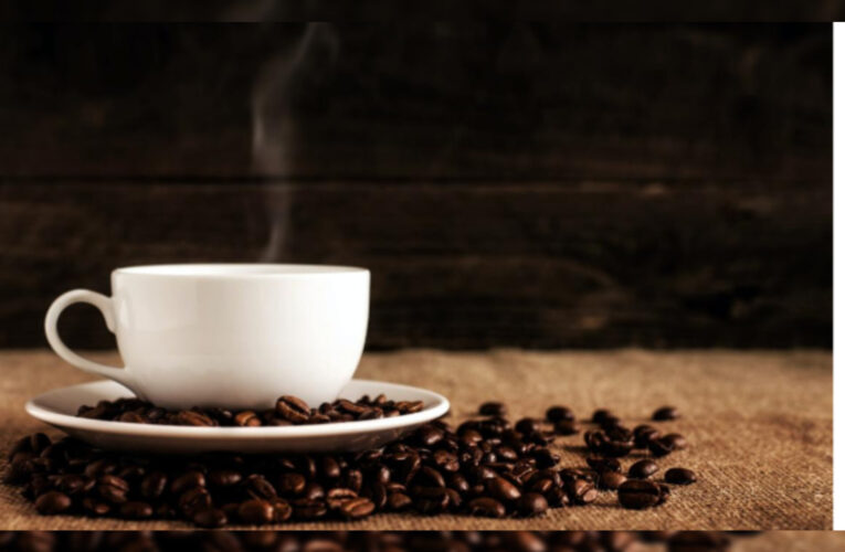 Estudio reveló que tomar dos o tres tazas de café o té por día protege la salud del cerebro