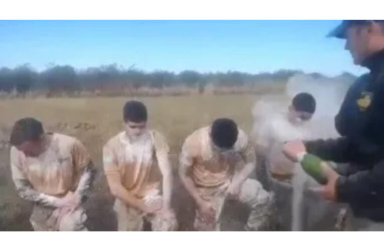 Les tiraron cal viva a 35 soldados del Ejército en un polémico «bautismo» y 20 sufrieron serias lesiones