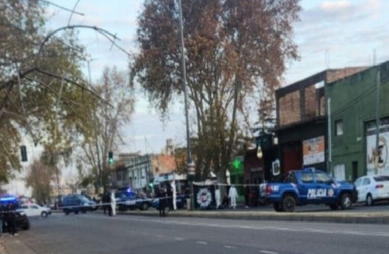 Sicarios en moto ejecutaron a un hombre en Rosario