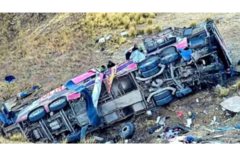 Tragedia en Perú: más de 20 muertos por la caída de un autobús