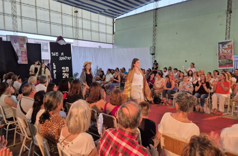 LA PAZ : «TRAMAS PACEÑAS » PARTICIPÓ EN EL DESFILE DE CONIN