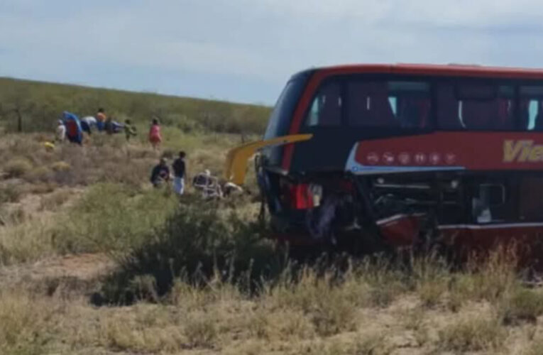 Murieron cinco personas en un choque frontal en la Ruta 152, La Pampa: el colectivo viajaba a Allen