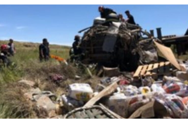 Tres muertos por un brutal choque entre un auto y un camión en Tandil