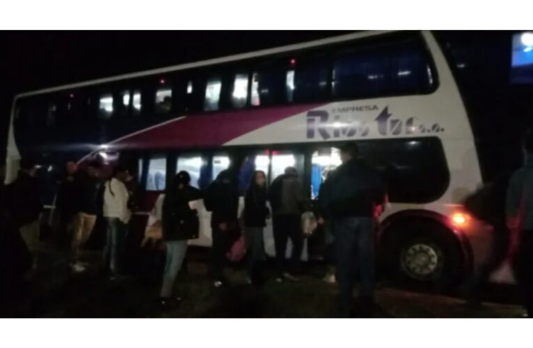 Susto en un colectivo que viajaba a Paraná: evacuaron pasajeros en Ruta 12