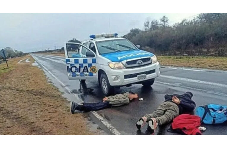Paso Telégrafo: Dos detenidos tras volcar con un auto robado e intentar fugarse