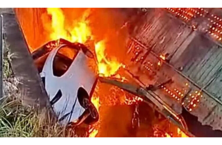 Ruta 14: camionero murió al caer de un puente e incendiarse su vehículo