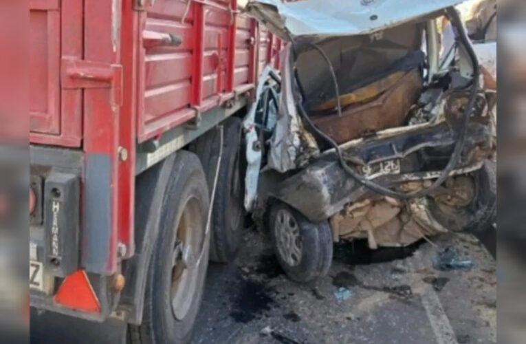 Su auto quedó destruido y logró sobrevivir: «Tengo que salir de acá Dios mío»