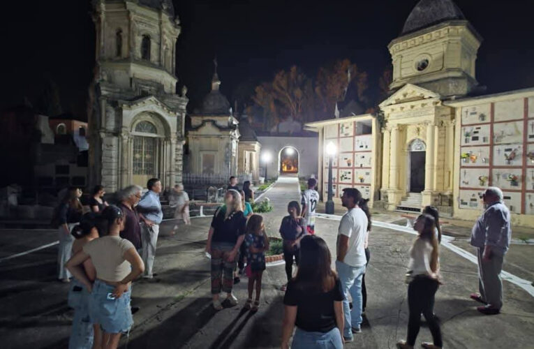 Enigma en la Noche de los Museos: una figura difusa sorprende en el Cementerio de La Paz