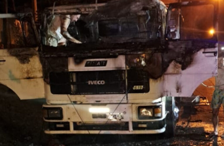 La Paz : Investigan el incendio intencional y hurto en un camión en Barrio Congo