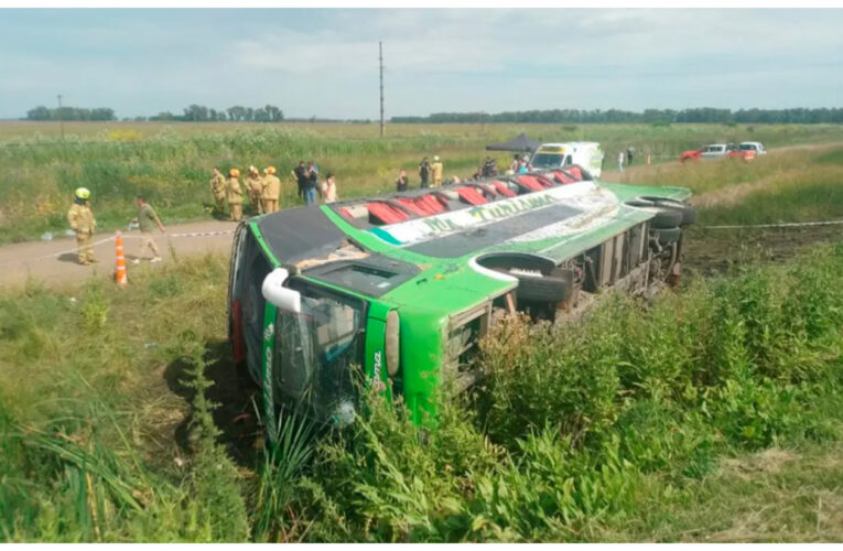 Trágico vuelco sobre Ruta 2: revelan que el micro registra varias multas por exceso de velocidad