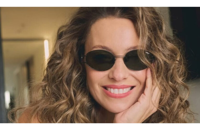 Pampita se filmó en ropa interior para una campaña de moda y recibió miles de halagos