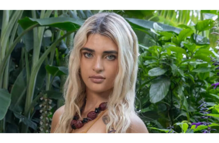 Marta Fort arrasó con su microbikini joya de lúrex y accesorios de alto impacto