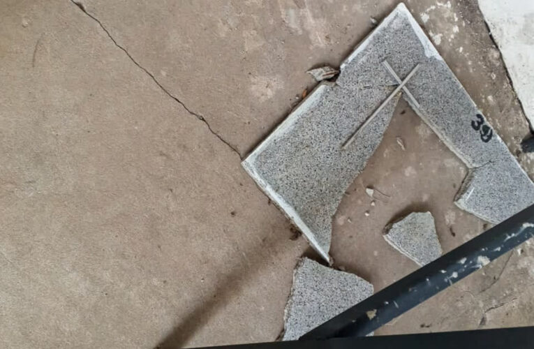 Vandalismo en el Cementerio de La Paz: rompieron placas