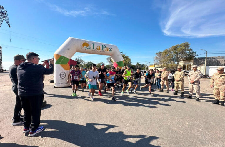 La Prefectura La Paz  realizó una maratón conmemorativa por su 216º aniversario en La Paz