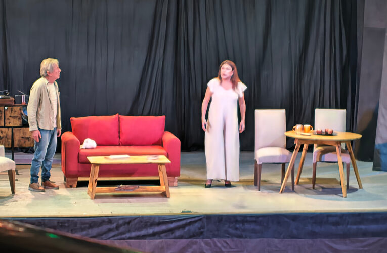 «Es Complicado» brilló en el Cine-Teatro Urquiza de La Paz