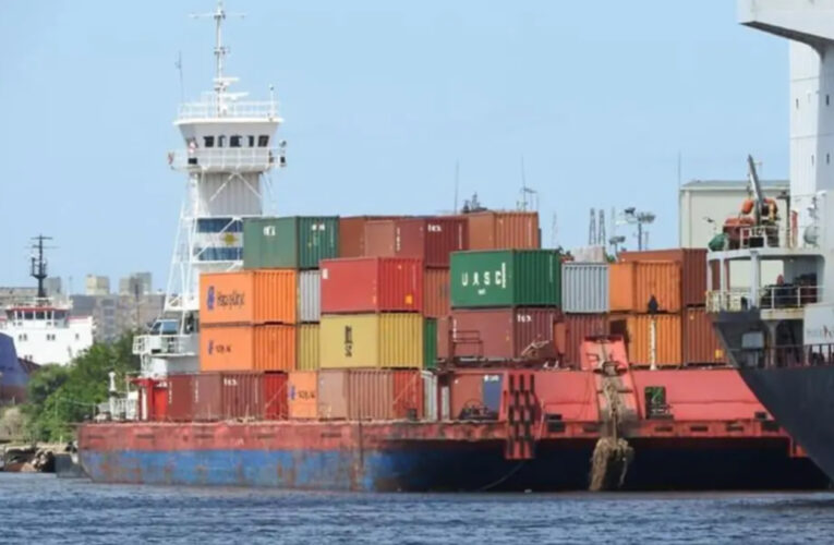 El paro de prácticos genera un caos en el comercio exterior de la Argentina