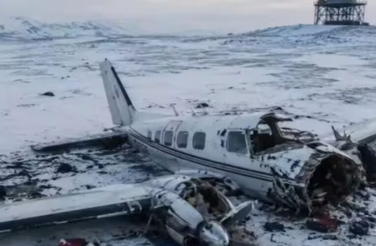 Un avión se estrelló al aterrizar en una base de Alaska y murieron las ocho personas que iban a bordo