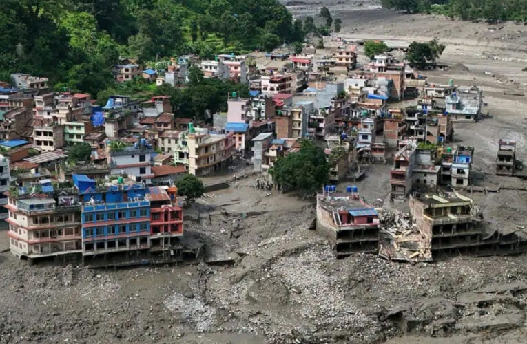 Sube la cifra de muertos por las inundaciones en Nepal y hay más de 3000 desaparecidos